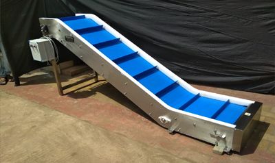 Inclined Cleated Conveyor (Blue belt)
